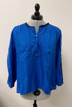 Load image into Gallery viewer, Women’s Lucky Brand Long Sleeve Blouse, Large
