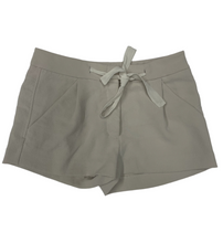 Load image into Gallery viewer, Women’s Wilfred Shorts, Size 4
