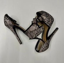 Load image into Gallery viewer, Women’s Just Fab Dress Shoes, Size 10
