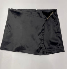 Load image into Gallery viewer, Women’s Windsor Shorts, Medium
