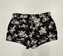 Load image into Gallery viewer, Women’s Forever 21 Shorts, 28
