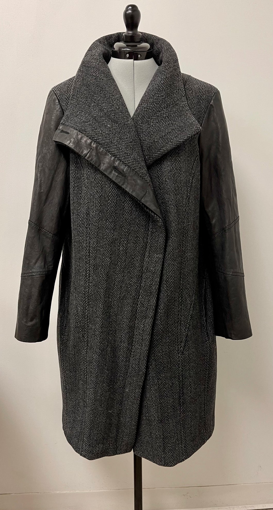Women’s Danier Long Sleeve Coat, Large