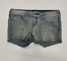 Load image into Gallery viewer, Women’s Guess Short, Size 8 (29)
