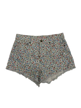 Load image into Gallery viewer, Women’s Guess Shorts, 28

