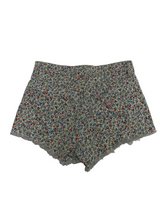 Load image into Gallery viewer, Women’s Guess Shorts, 28
